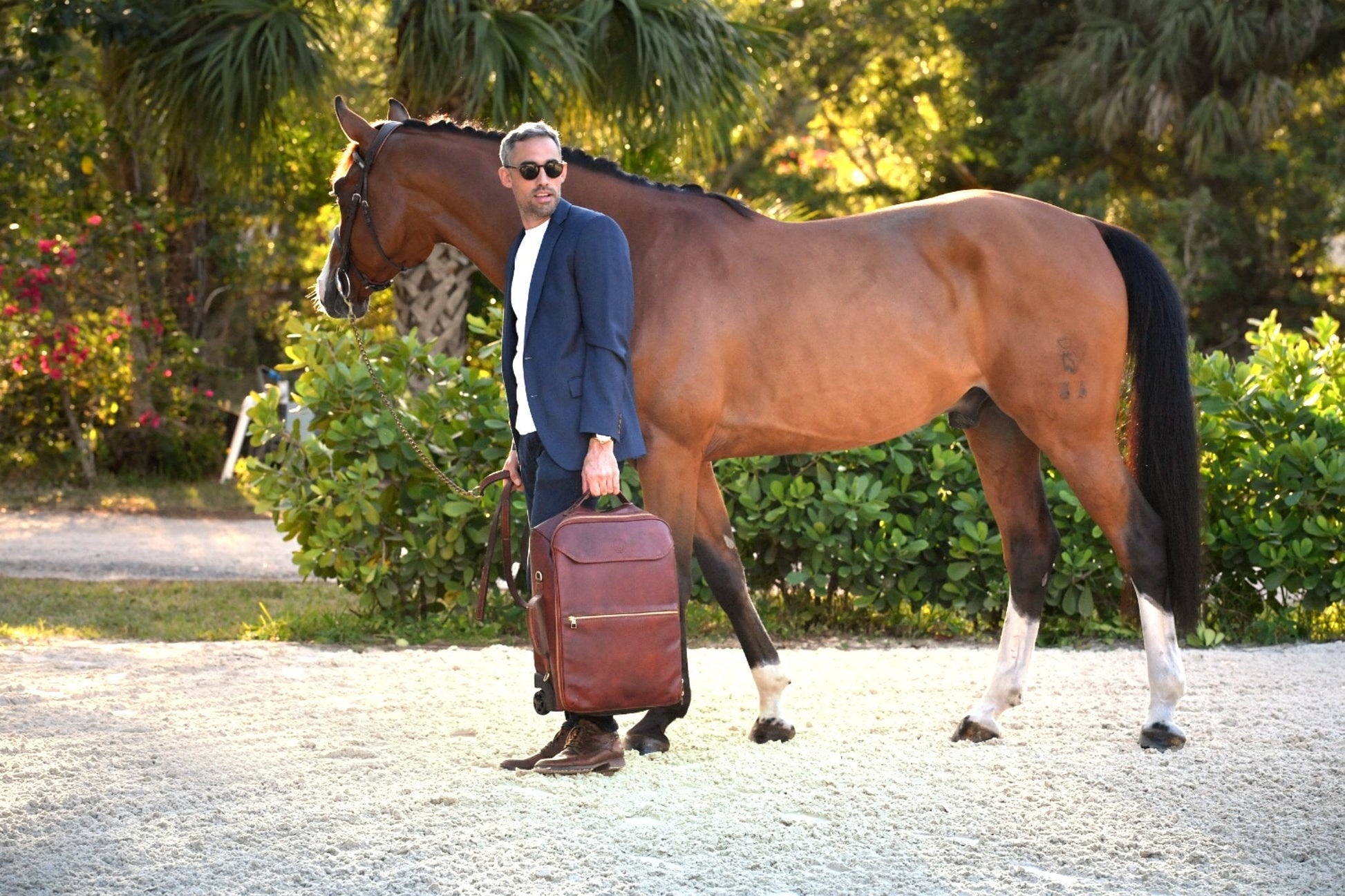 Francisco Vertical Leather Trolley – Handcrafted by Cabrera - CABRERA
